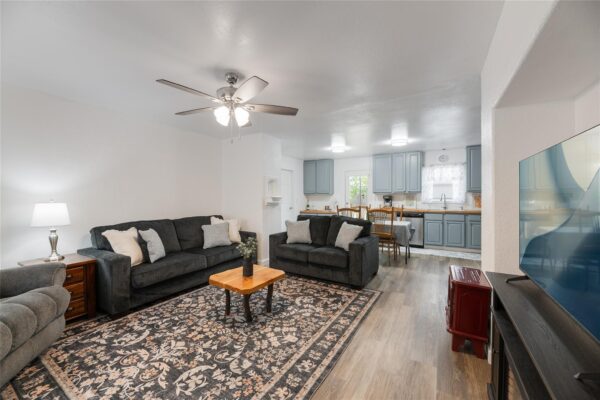 445 W Vaughan St, Bertram