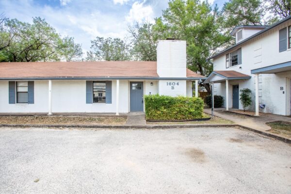 1604 Mill St #B, San Marcos