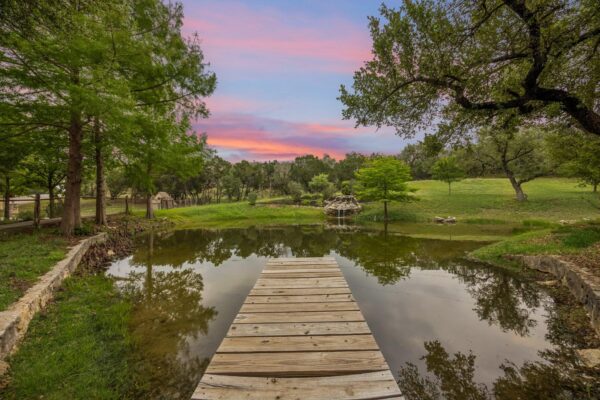 13 Carriage House Ln, Austin