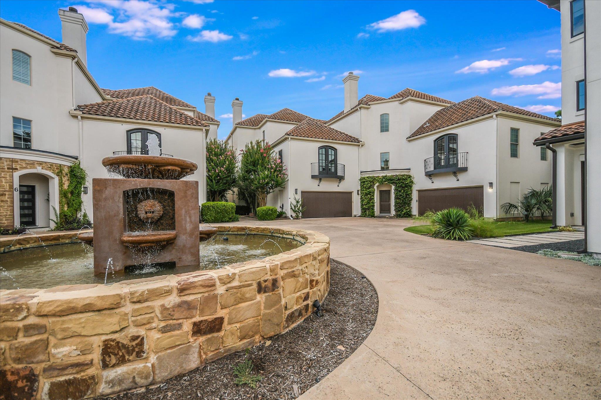 1910 Rue De St Tropez None #4, Austin, TX 78746