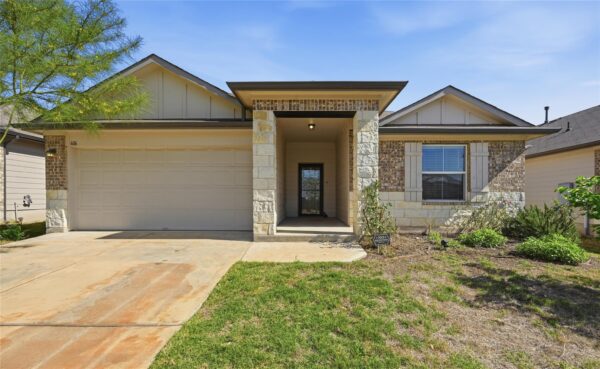 606 Quarton Dr, Hutto