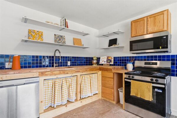 2011 Castle Gate Cir, San Marcos