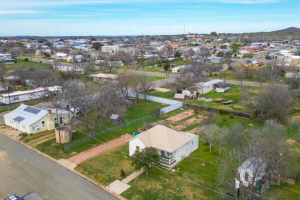 305 W Tarrant St, Llano