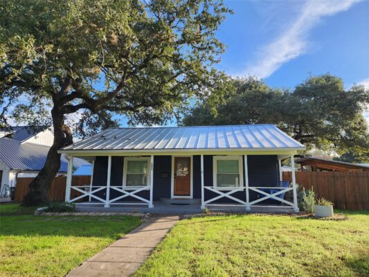 506 S Church St, Lockhart