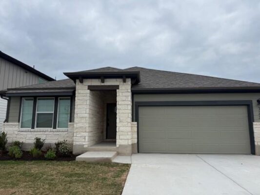 723 Universal Dr, Hutto