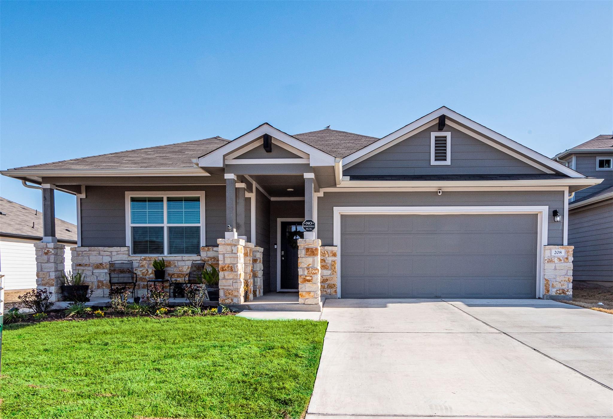 208 Greens Bayou Trl, Hutto, TX 78634