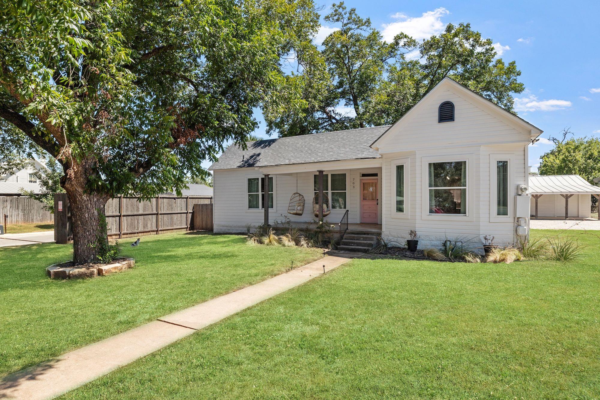 703 E HIGHWAY ST St, Fredericksburg, TX 78624