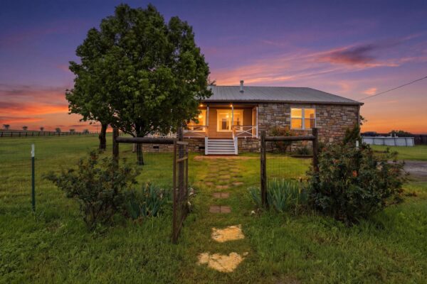 1000 County Road 458 None, Coupland