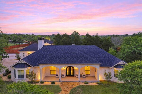 125 Carriage Ct, Bastrop