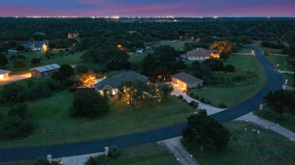 341 Richards Dr, Buda