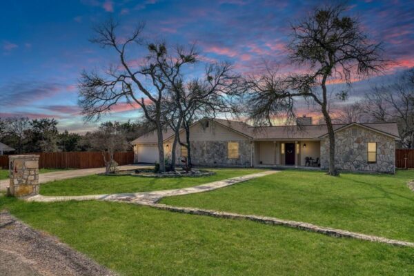 20 Saddle Rock Rdg, Wimberley