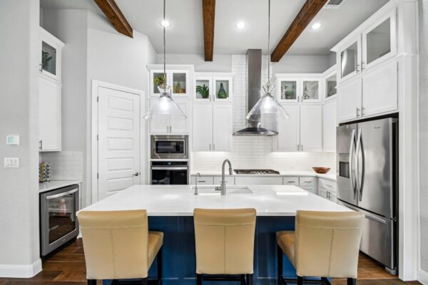 360 Mendocino Ln, Austin