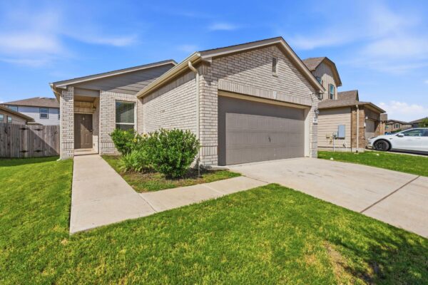 13413 Abigail Adams St, Manor