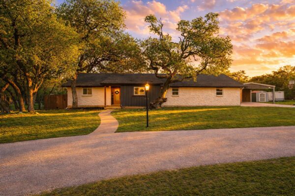 806 Serenada Dr, Georgetown