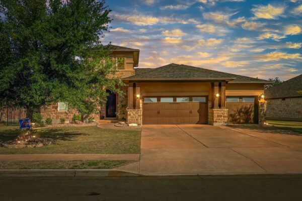 1737 Harvest Dance Dr, Leander