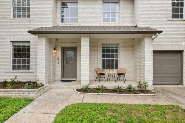 208 Settlers Valley Dr, Pflugerville