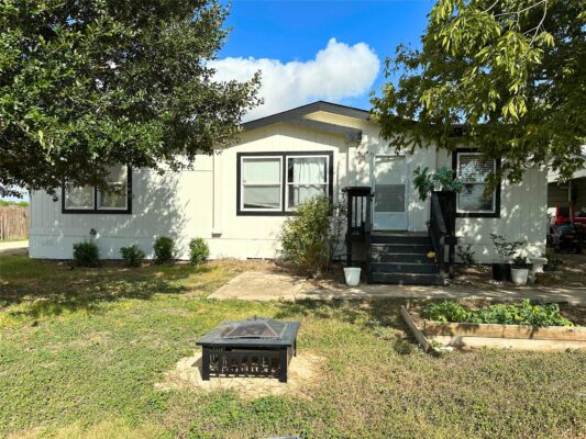 2130 Mathias Ln, Kyle
