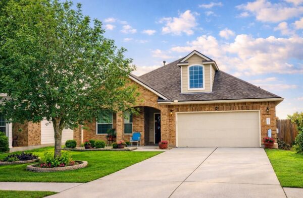 208 Birch Dr, Kyle