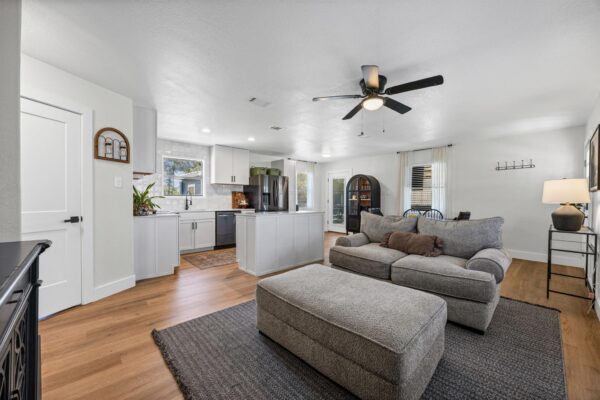20811 Trapper Ln, Lago Vista