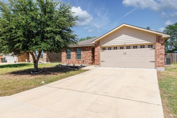 186 Talon Dr, Luling