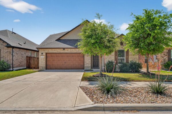 1820 Stinnett Dr, Leander
