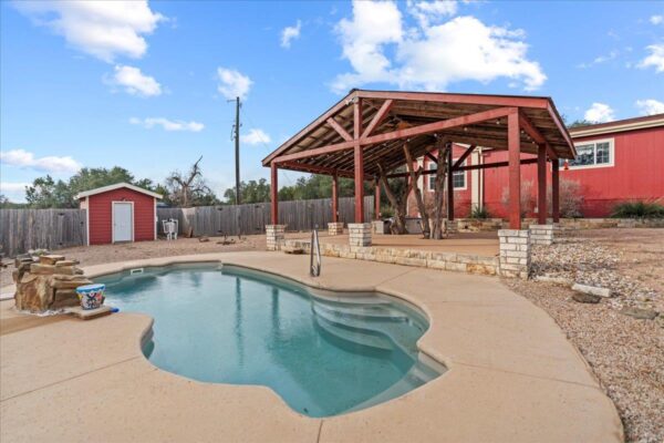 185 Trails End Rd, Driftwood