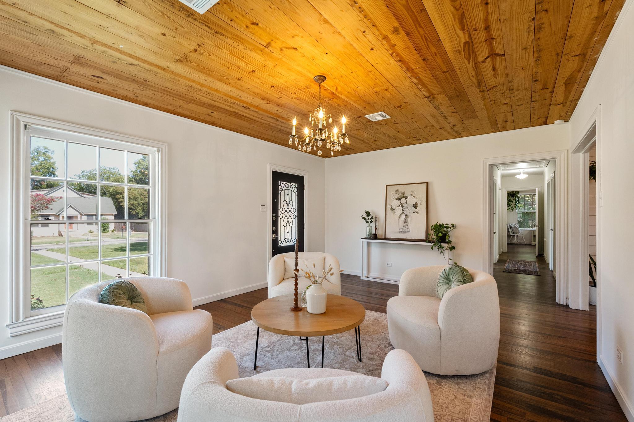 1707 LEXINGTON St, Taylor, TX 76574