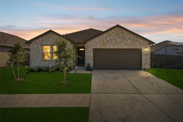 104 Greenspire Downs Dr, Hutto