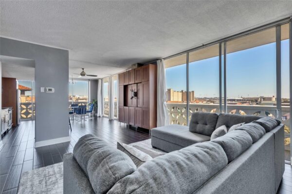 1801 Lavaca St #5D, Austin