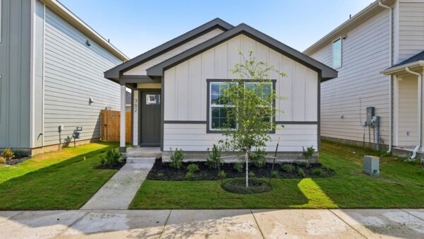 302 Santo Domingo Rd, Bastrop