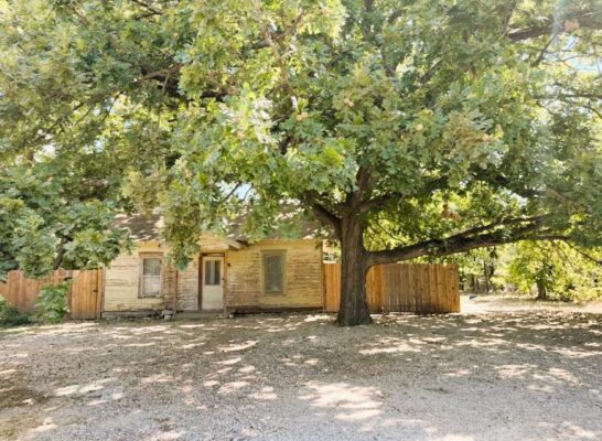 443 W Jackson St, Bartlett