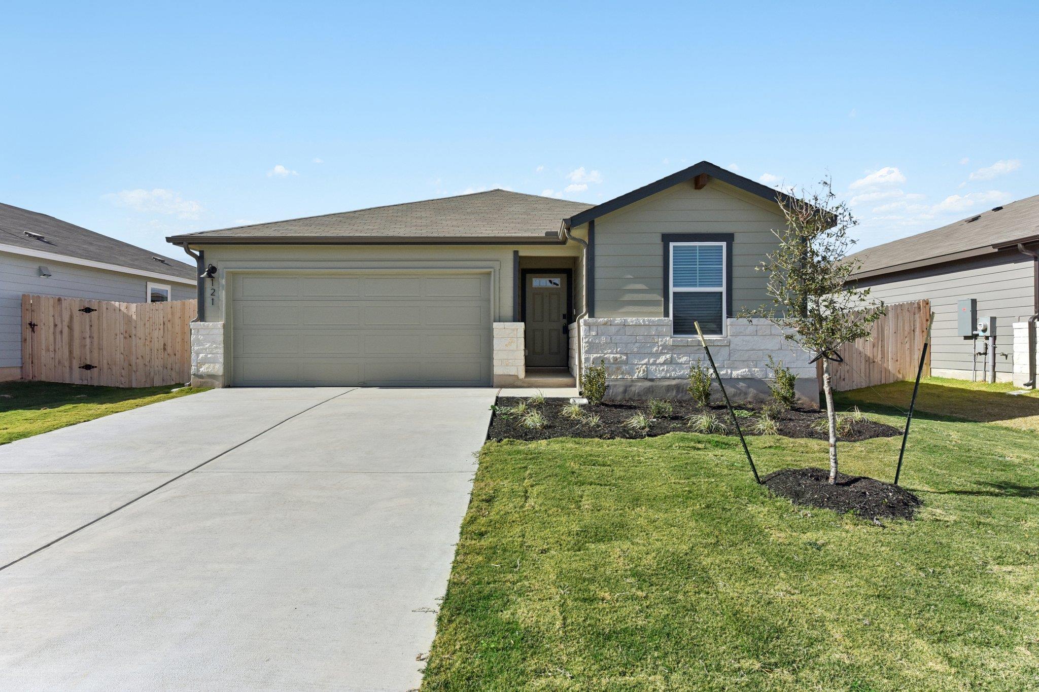 121 Honey Bee Rd, Jarrell, TX 76537