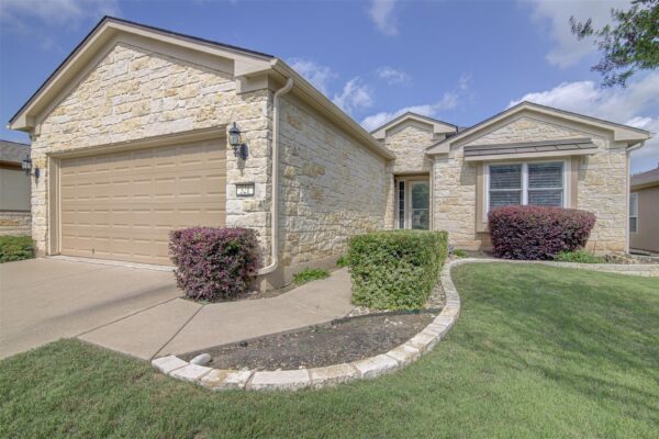 321 Cooper Lake Dr, Georgetown
