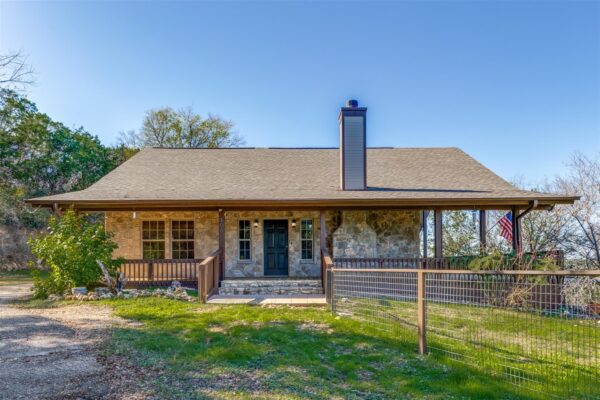 106 Redbud Dr, Spicewood