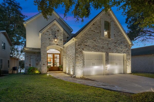 327 Meadowlakes Dr, Meadowlakes