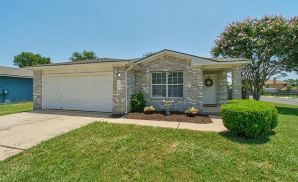 100 Bennett Cv, Hutto
