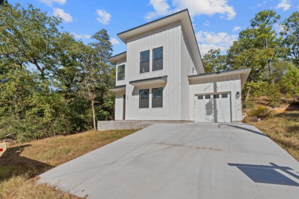 143 Onini Ct, Bastrop