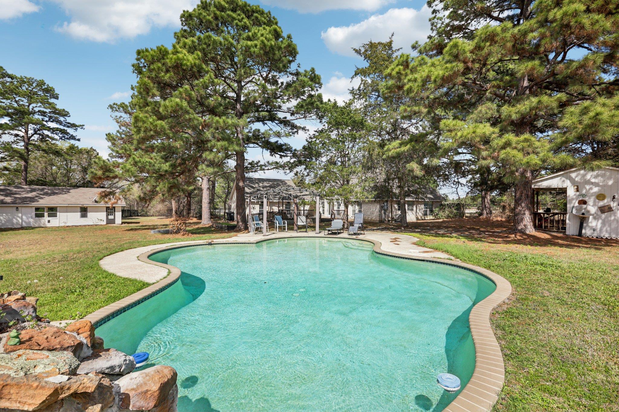 105 Daisy Ln, Bastrop, TX 78602