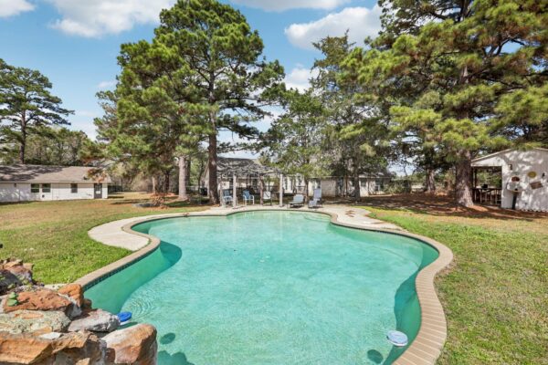 105 Daisy Ln, Bastrop