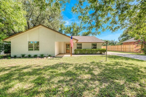 319 Columbine St, Meadowlakes