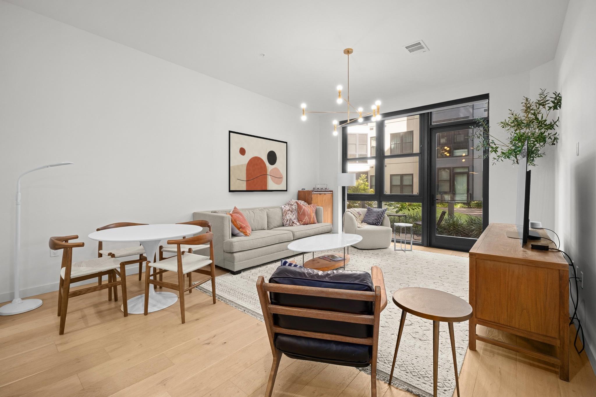 800 Embassy Dr #124, Austin, TX 78702