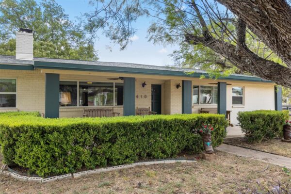 410 N Burnet St, Manor
