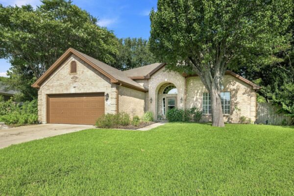 302 N Carriage Hills Dr, Georgetown