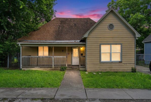 909 W 3rd St, Taylor