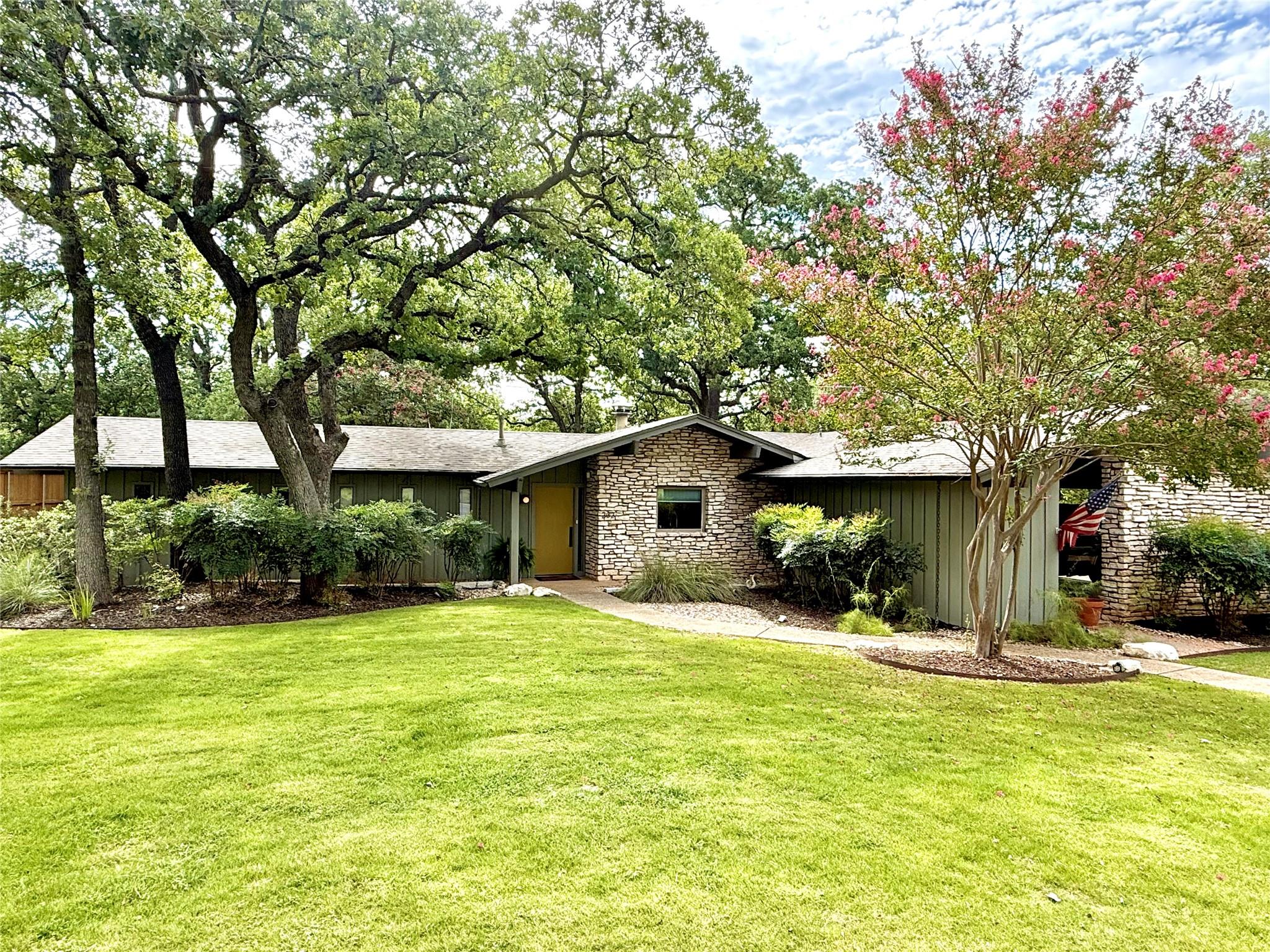 202 Tanglewood Dr, Fredericksburg, TX 78624