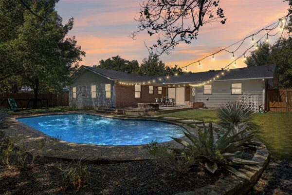 4605 Pack Saddle Pass, Austin