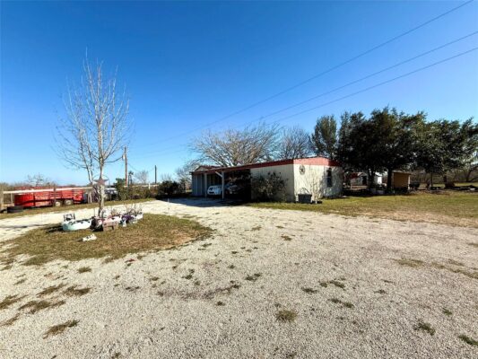 685 Fox Ln, Lockhart