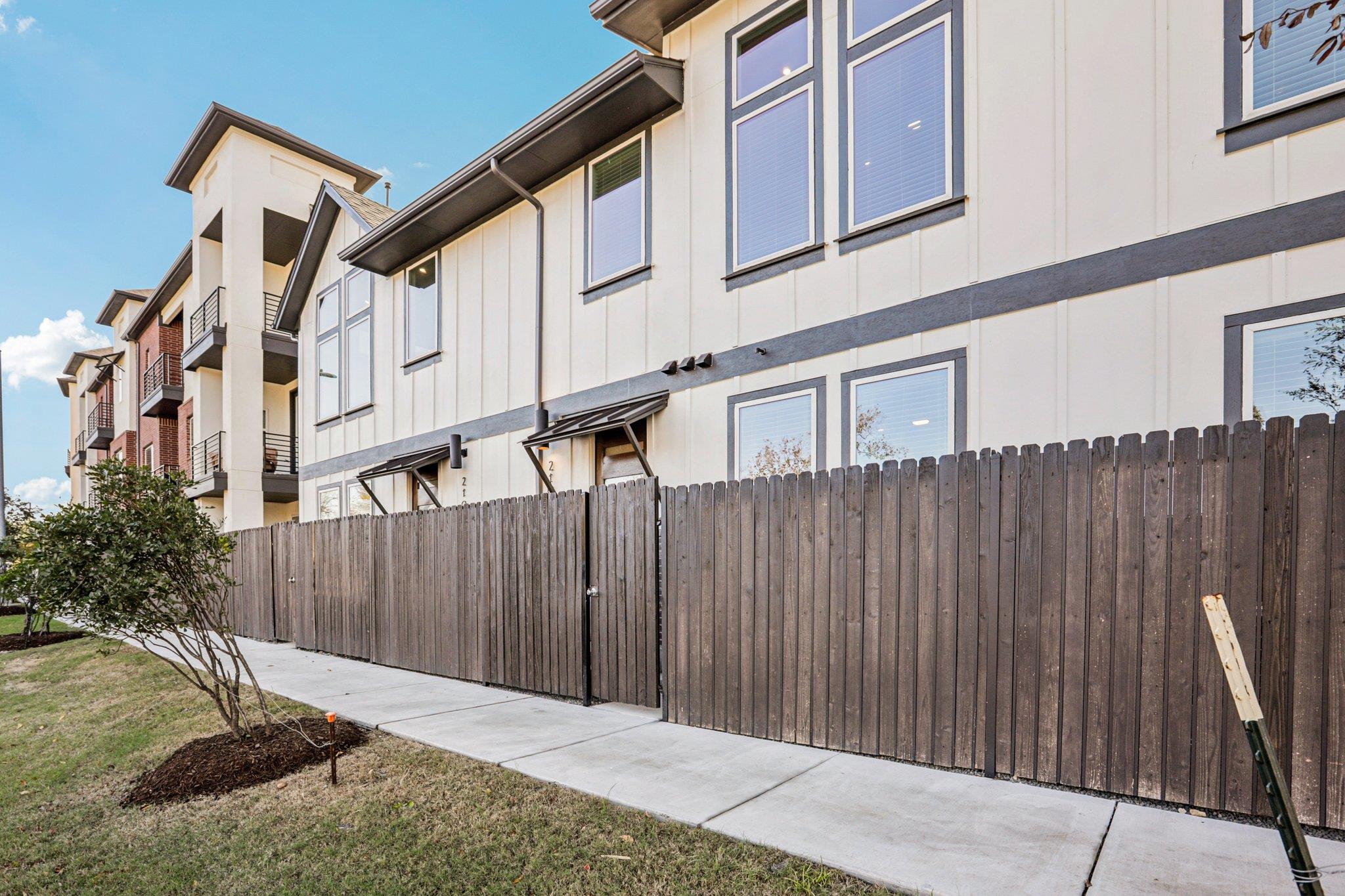 200 W 56th St #2103, Austin, TX 78751