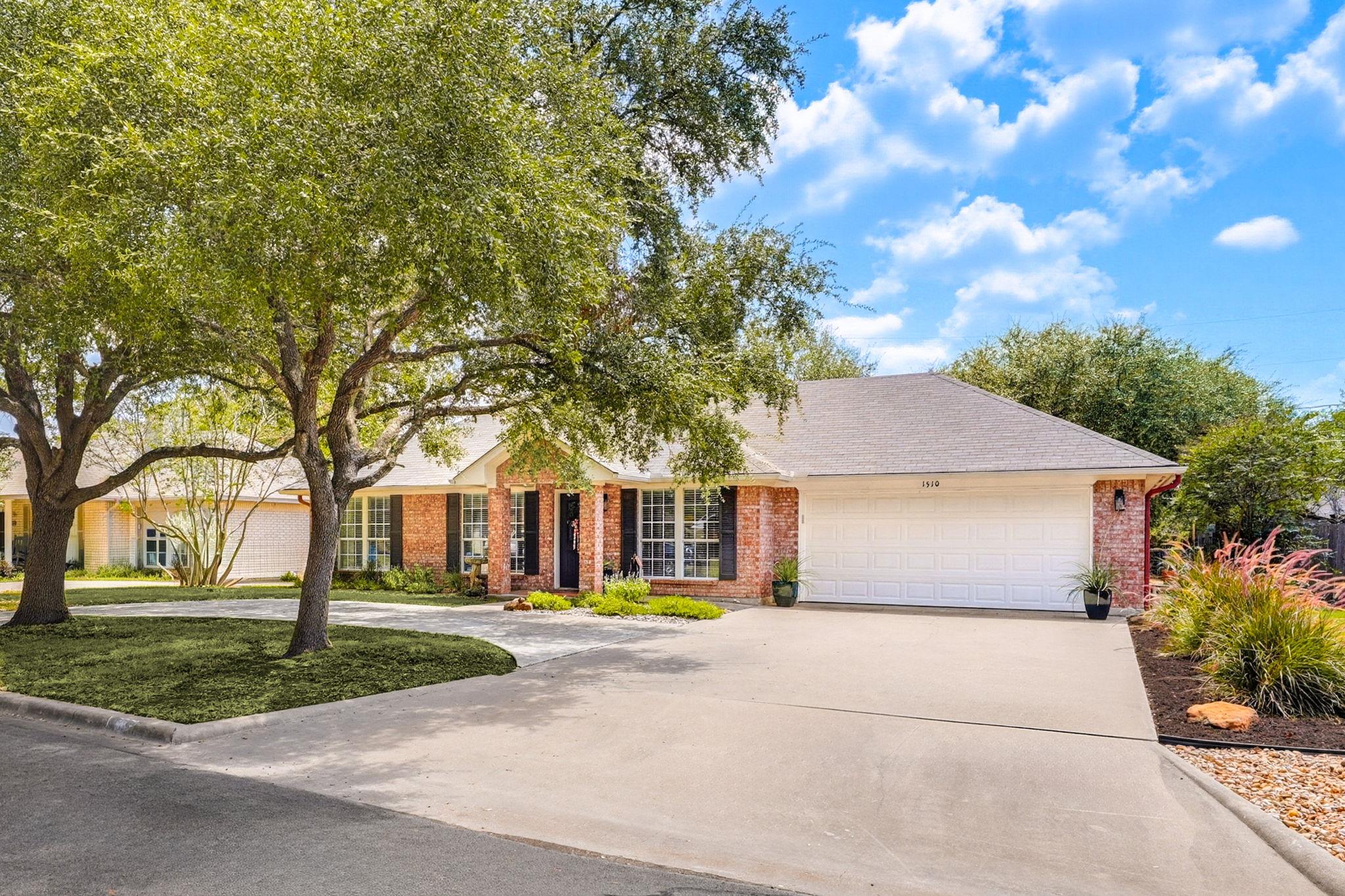 1510 Shadow Walk, Lockhart, TX 78644