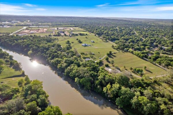 1218 Lovers Ln, Bastrop